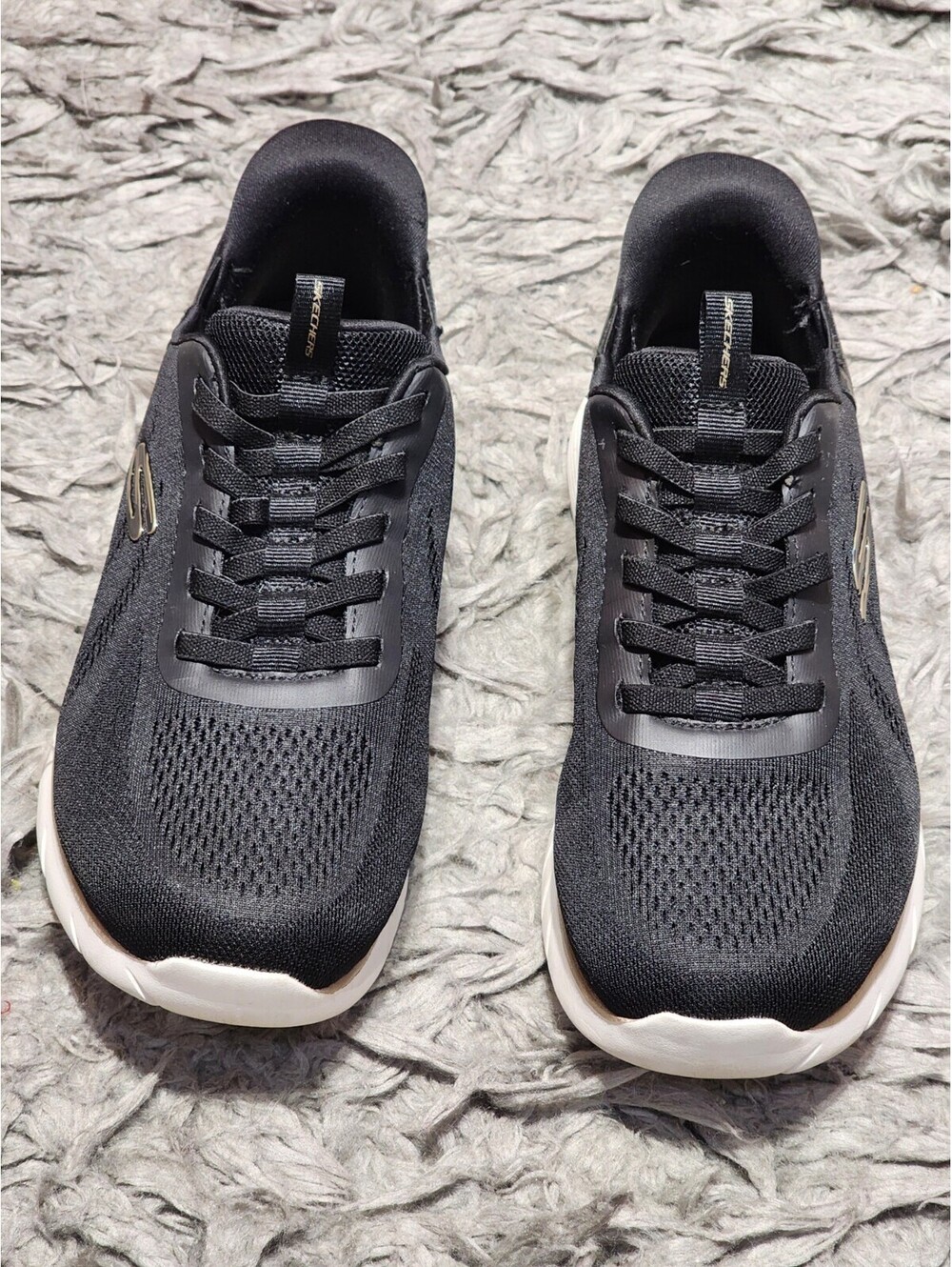 Skechers Women’s Black Swift Fit Sneakers US 8.5